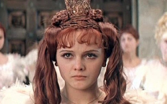 Принцесса из новеллы «Свинопас», включённой в киносказку «Принцесса на горошине» (1976). Скриншот.