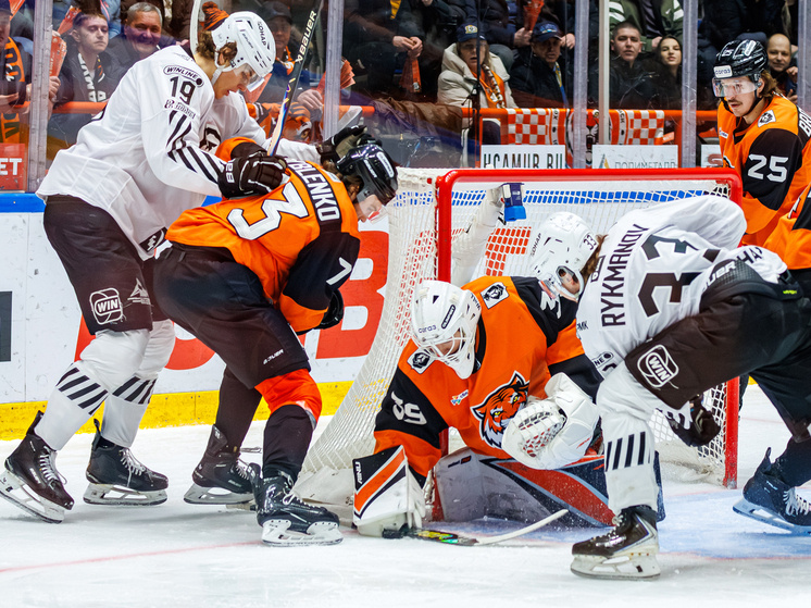     Хоккейный хоррор: команды забили 11 шайб, сменили вратарей, «Трактор» отыгрался с минус два и все-таки одолел «Амур» в Хабаровске. Фото: ХК "Амур"