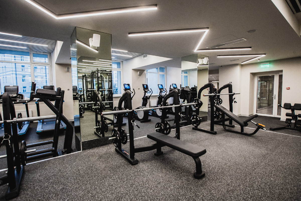 Тренажёрный зал фитнес-клуба Savoy Wellness на Чистых прудах.