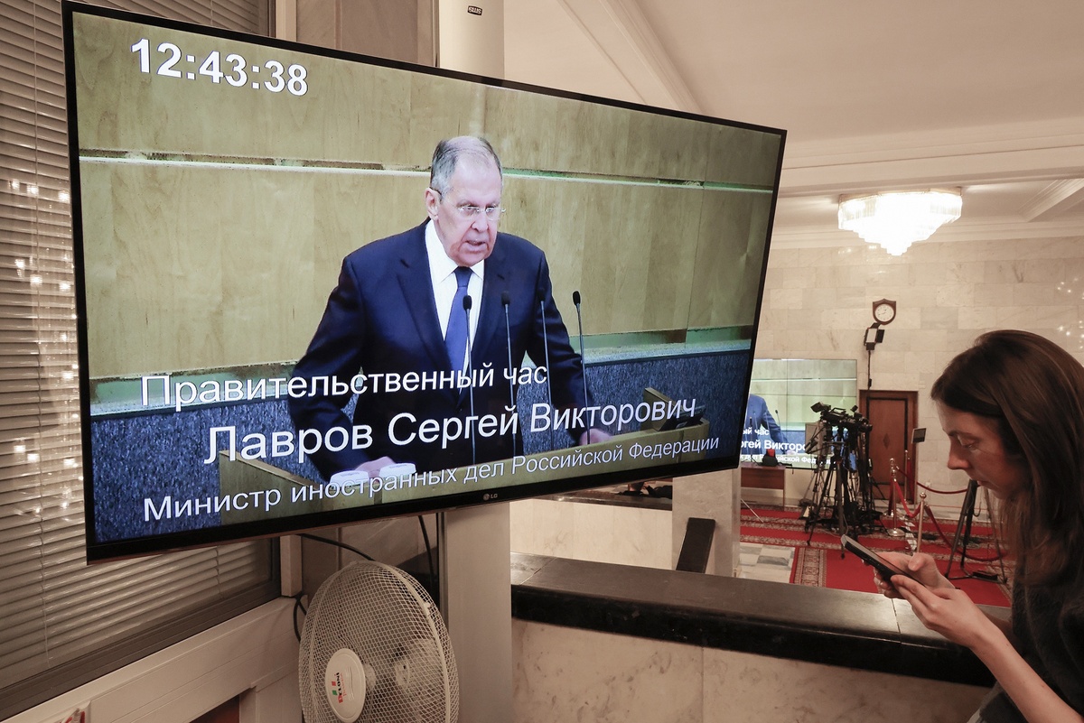    Видеотрансляция выступления министра иностранных дел РФ Сергея Лаврова на правительственном часе в Госдуме РФ./Константин Завражин/ РГ
