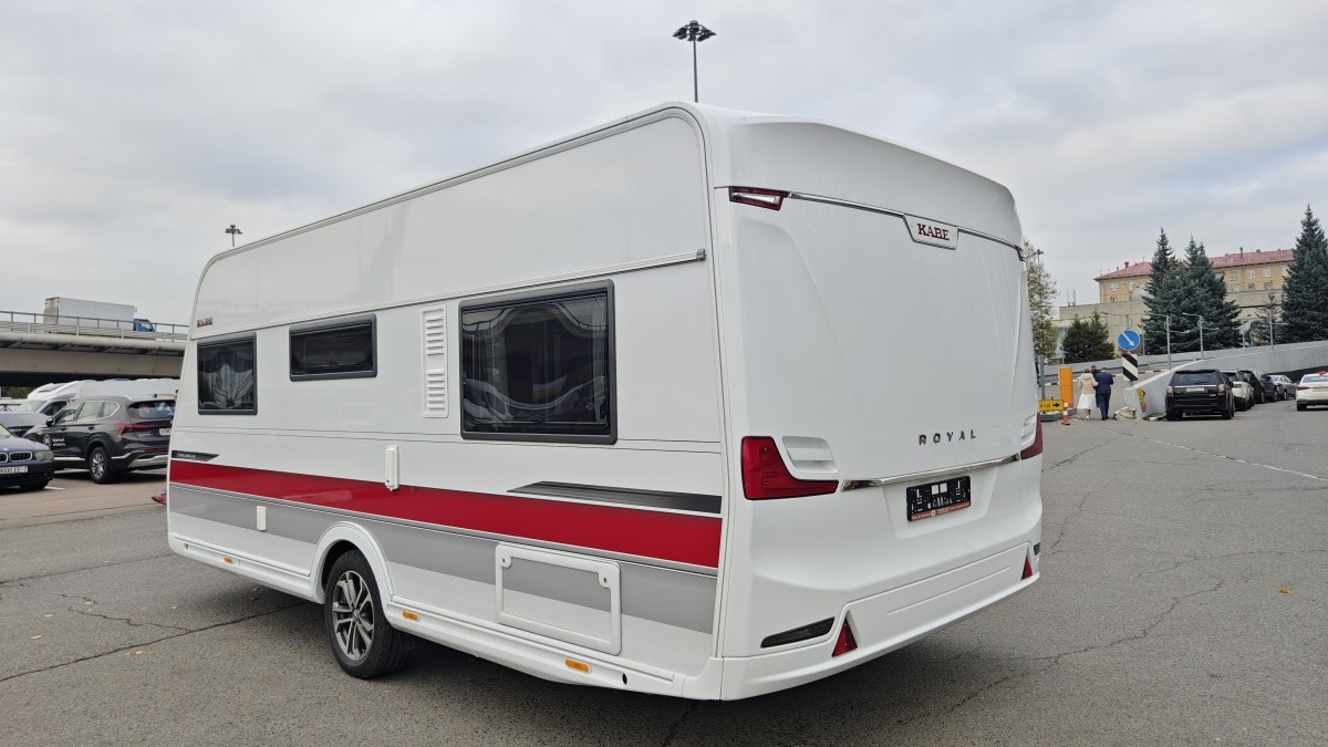 Прицеп Kabe Royal 520 XL KS на площадке Яхт на колесах