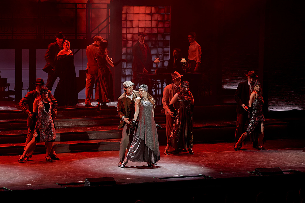    Сцена из мюзикла «Вальс-бостон»