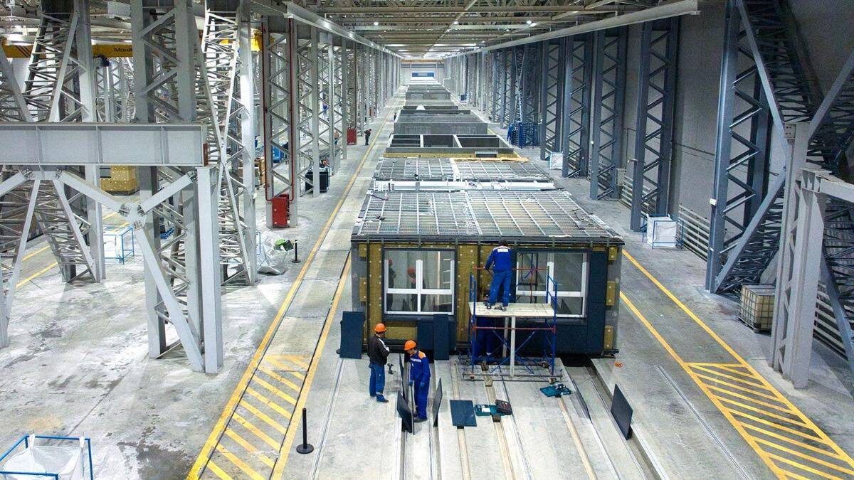    Роботизированный комбинат, расположенный во Внукове, осуществляет полный цикл производства крупногабаритных модулей / Фото: Пресс-служба мэра и правительства Москвы