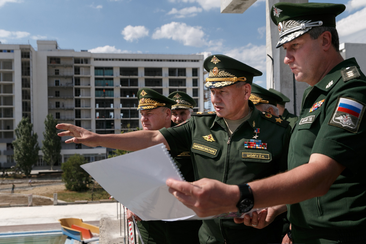 Иванов (справа) получил 13 лет колонии за особо крупную взятку. Фото: Вадим Савицкий/CC BY 4.0