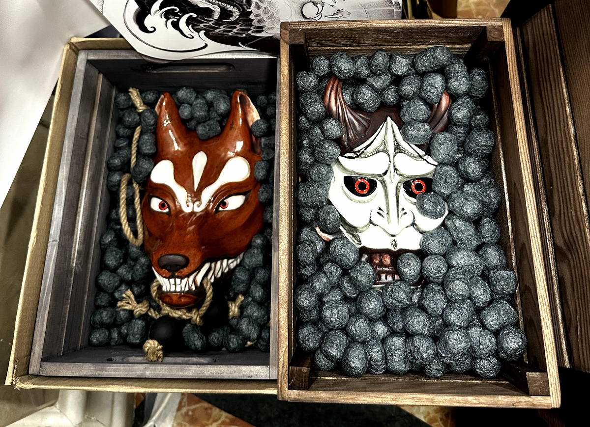 Кицунэ и Ханья в упаковке.