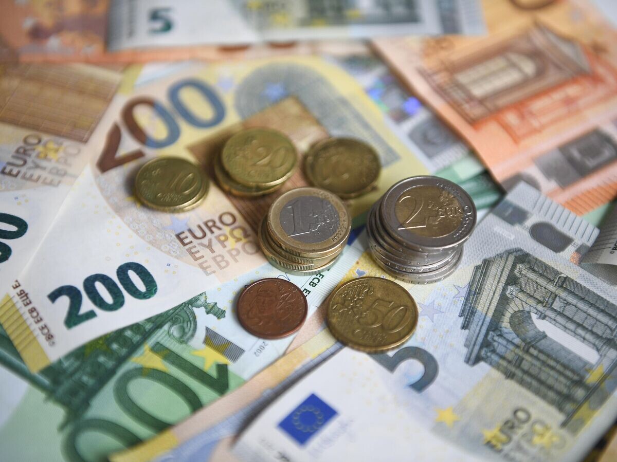    Денежные купюры и монеты евро | © РИА Новости / Нина Зотина
