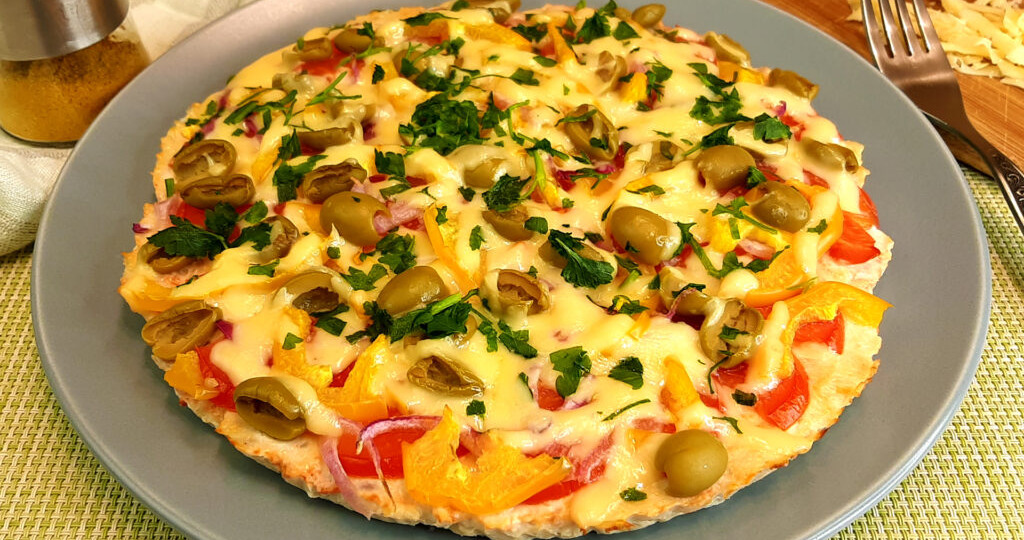 Романтический ужин 14 февраля. Мясная пицца без теста и овощной салат