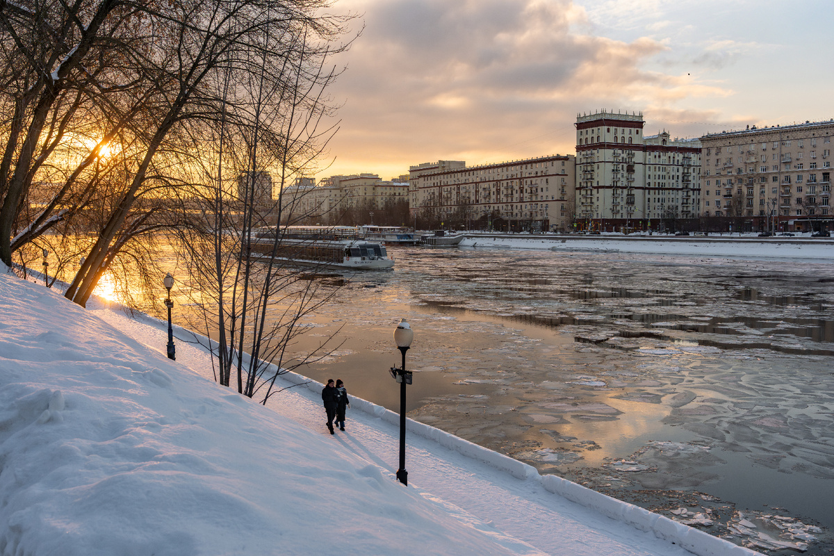 Набережная у Нескучного сада