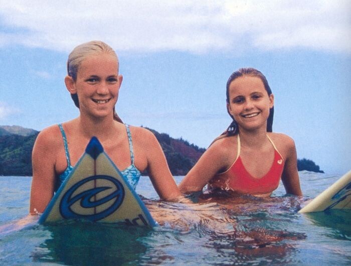 Бетани с подругой Аланой до трагедии с акулой.