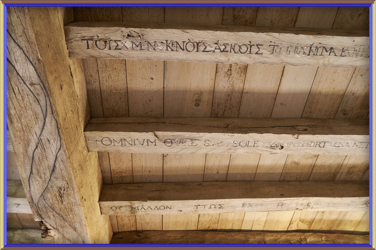 Греческие афоризмы, вырезанные на потолочных балках