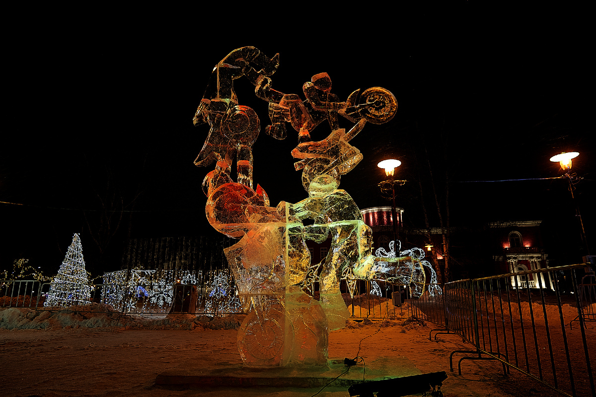 Ледяная фигура на Онежской набережной.