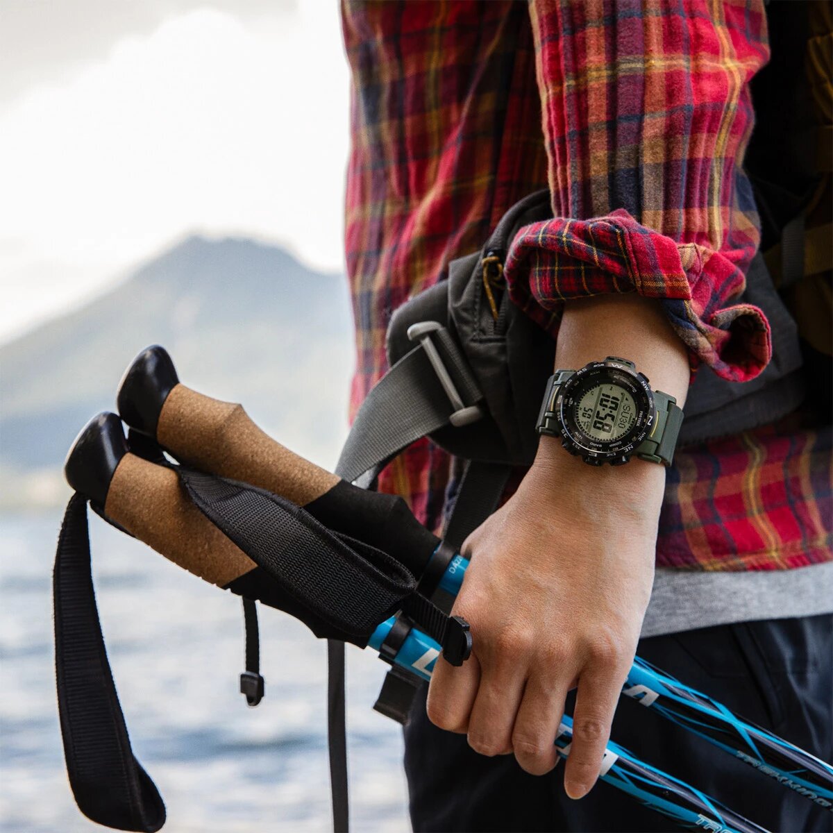 Эта модель — типичный представитель коллекции Pro Trek, надежный помощник в походах и путешествиях