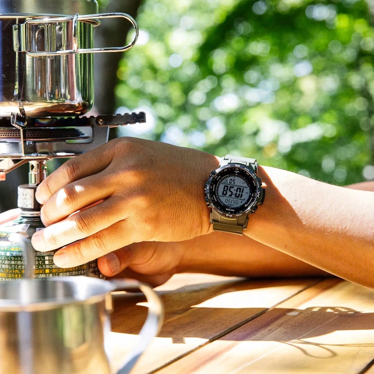 Удобная посадка на запястье и малый вес не нагружают руку — часы можно носить на маршруте или во время отдыха