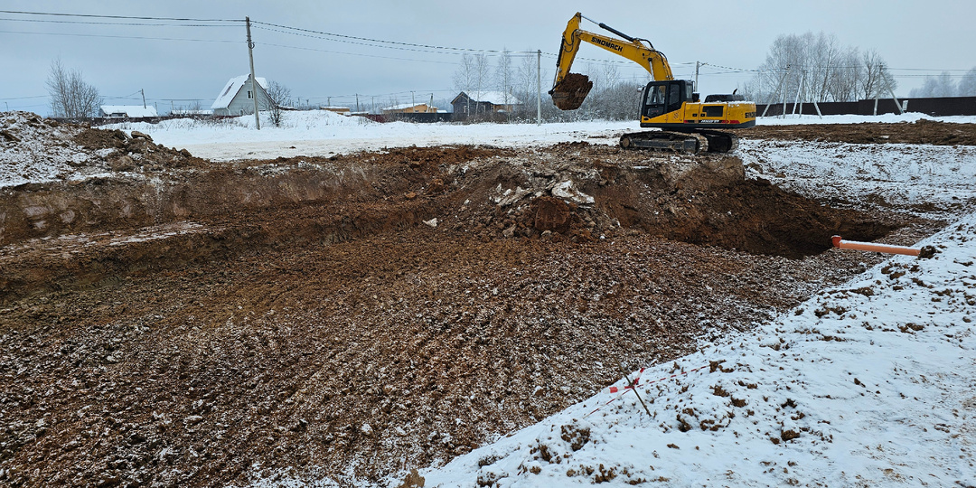 Сколько стоит выкопать пруд 20х45 м? Честная смета на 415 000 рублей