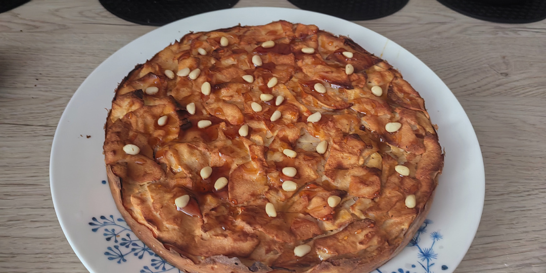 Яблочный пирог. Много яблок и мало теста