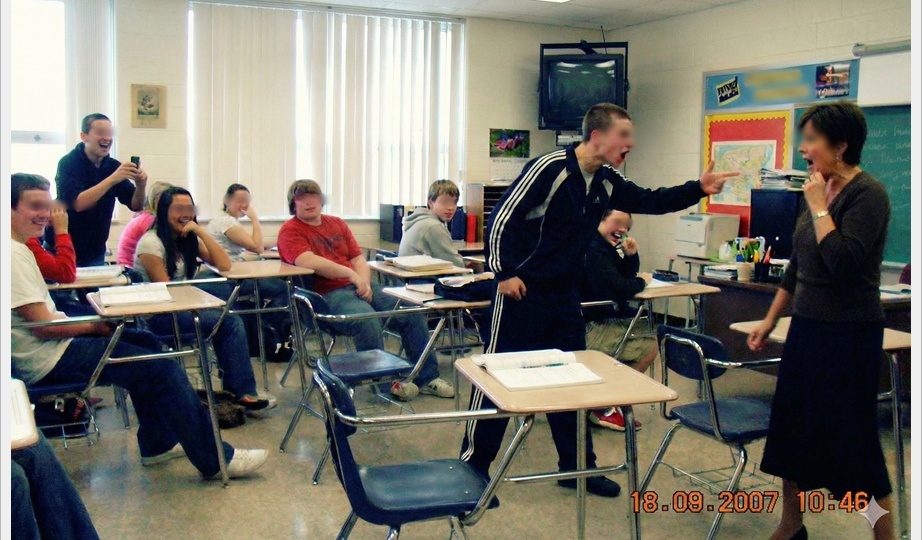 Сначала угробили авторитет учителей - теперь пожинают плоды