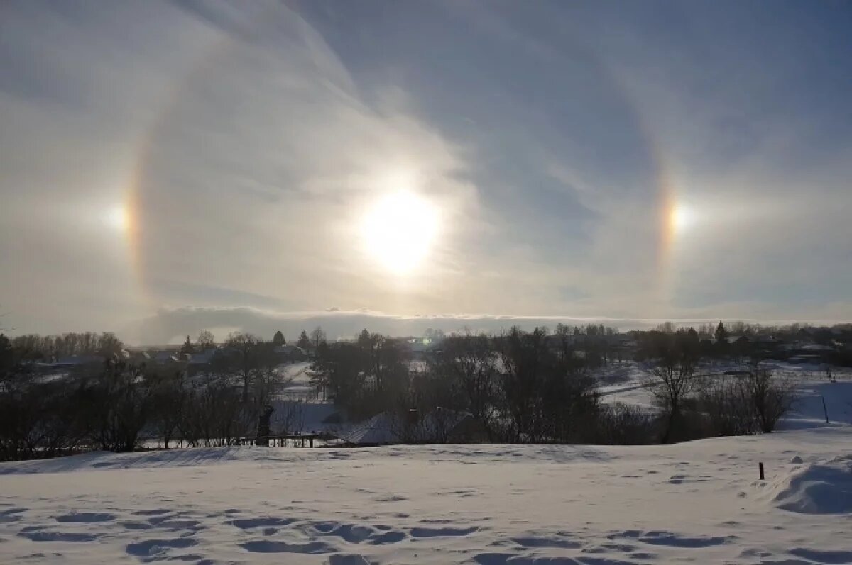    «Три солнца» в небе.