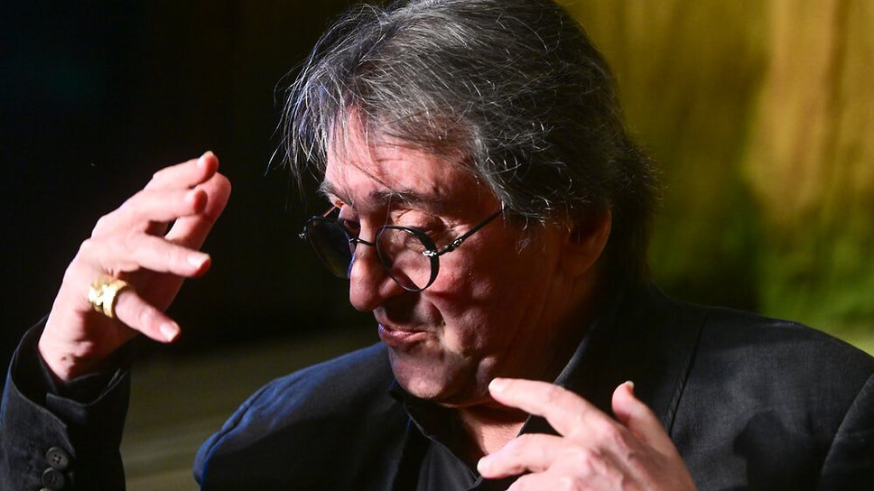 Сцена из спектакля «О любви (5 пудов любви, 22 несчастья, 33 истерики)». Совместный проект театра «Мастерская Петра Фоменко» и VII Зимнего международного фестиваля искусств в Москве, художественный руководитель — Юрий Башмет.📷Фото: Сергей Киселев / Агентство «Москва»