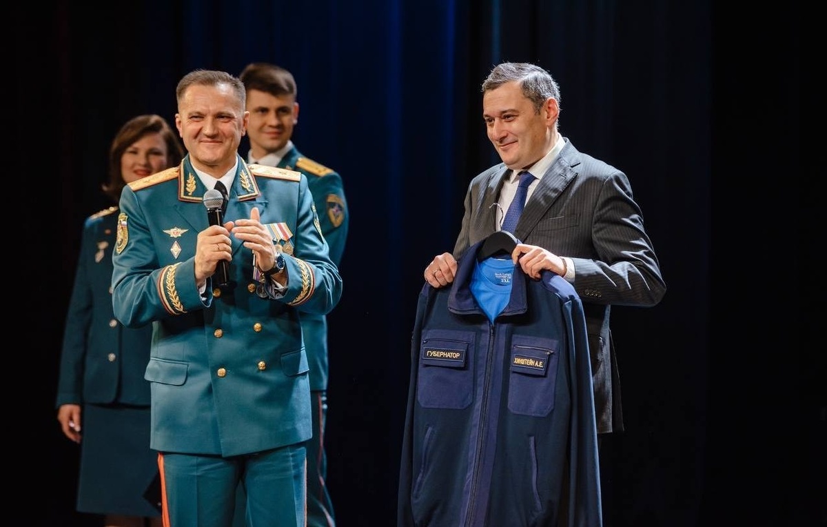    Начальник ГУ МЧС России по Курской области Иван Лунёв и губернатор Курской области Александр Хинштейн  Официальный Telegram-канал губернатора Курской области Александра Хинштейна