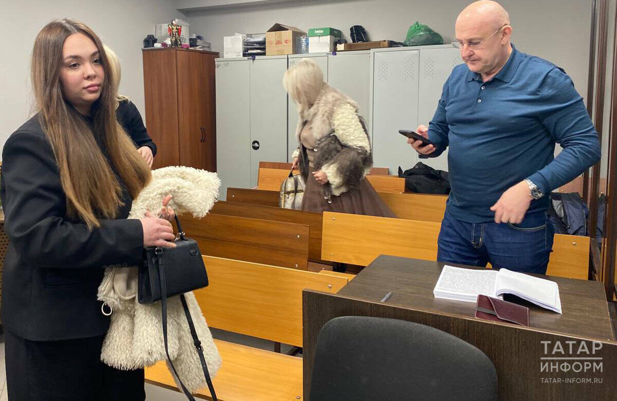 Ранее был старт у другой подсудимой по делу этого модельного агентства. Аделину Малафееву, как и Екатерину Парухину, обвиняют в мошенничестве и участии в ОПСФото: © Кирилл Гумиров /«Татар-информ»