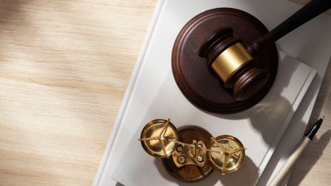 Фото: https://ru.freepik.com/free-photo/top-view-career-guidance-items-judges_27641820.htm#