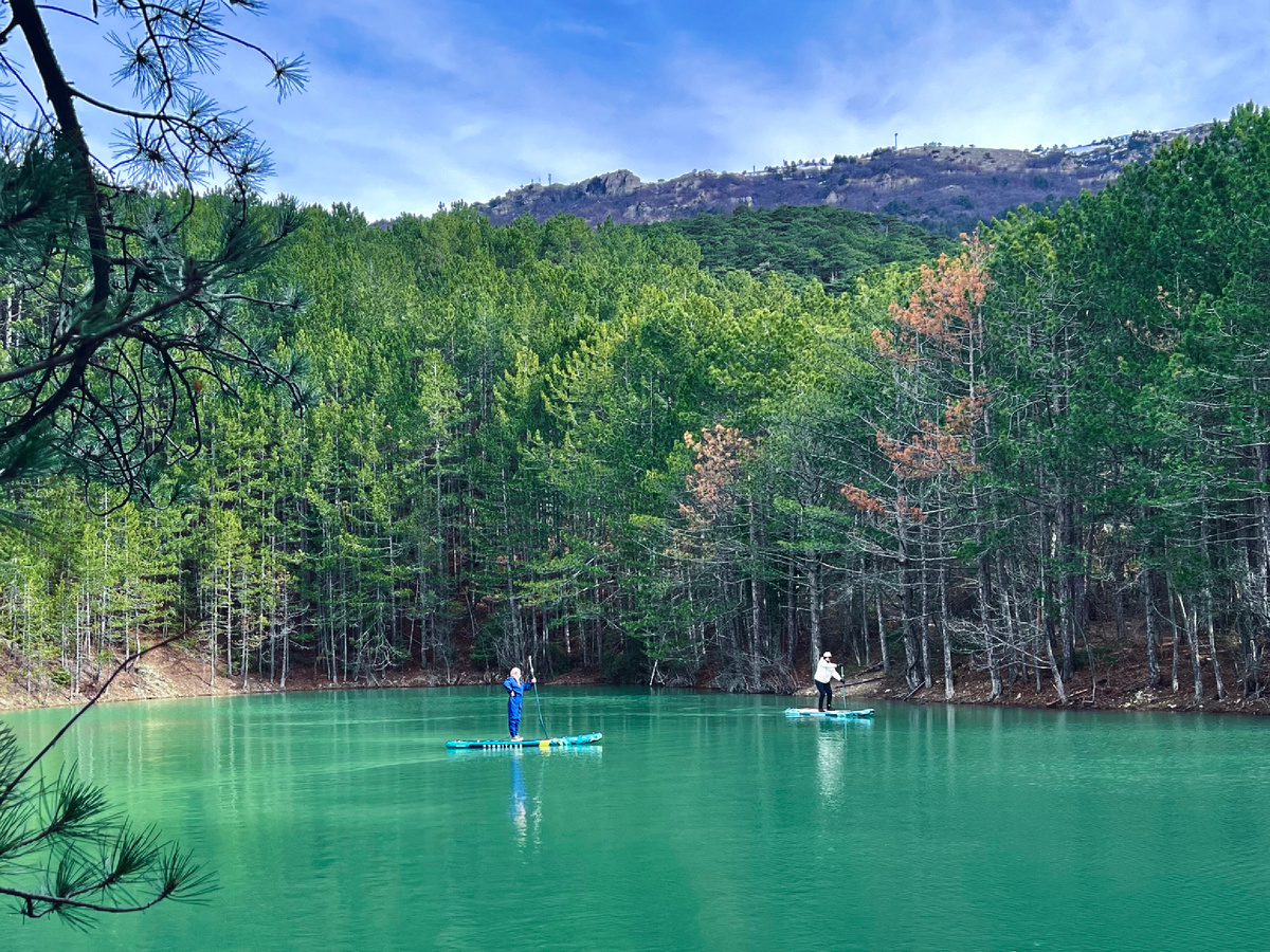 Бирюзовое озеро в Ялтинском заповеднике. Февраль 2026 года, фото автора