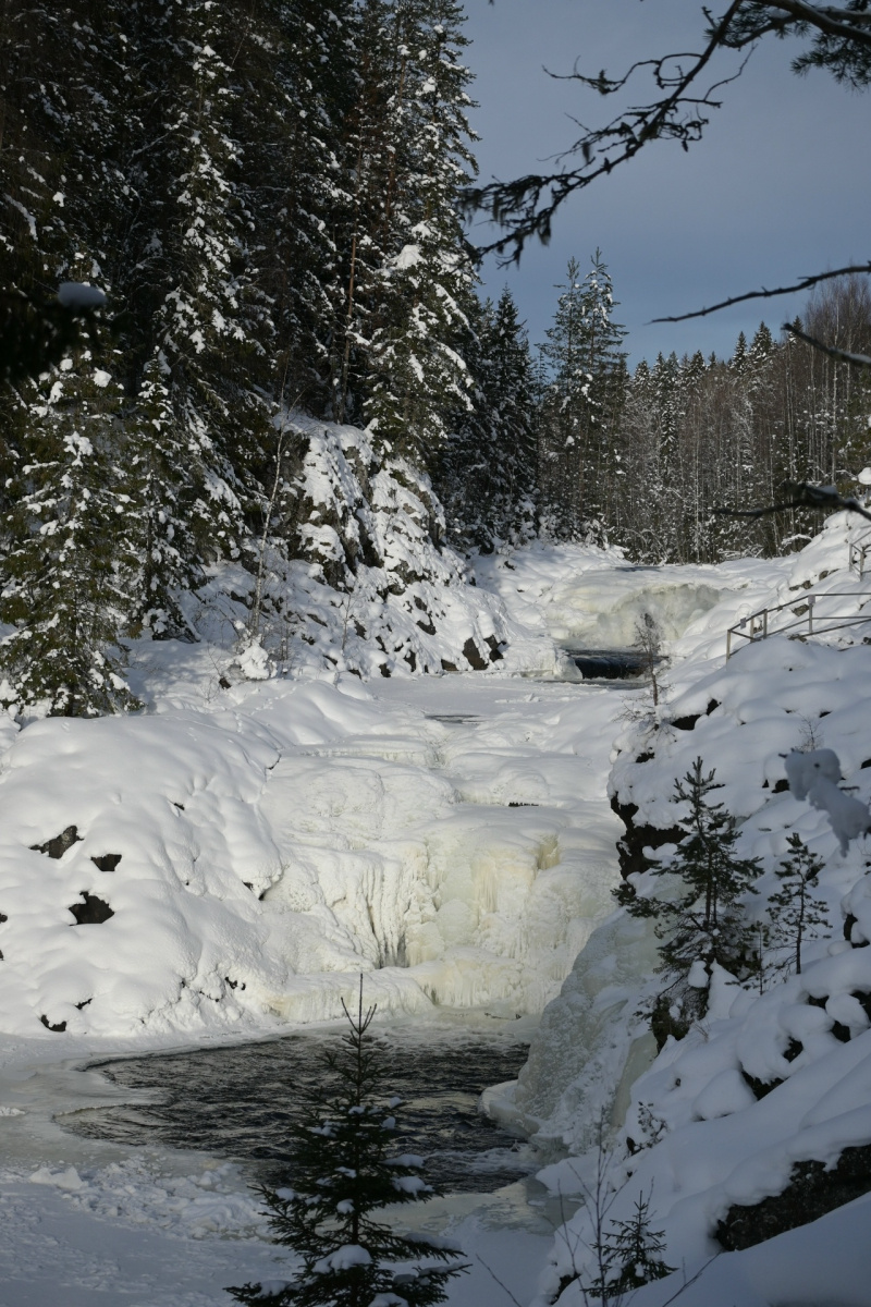    Мороз сковал водопад Кивач в Карелии Ольга Ефимова/ заповедник «Кивач» / ВК