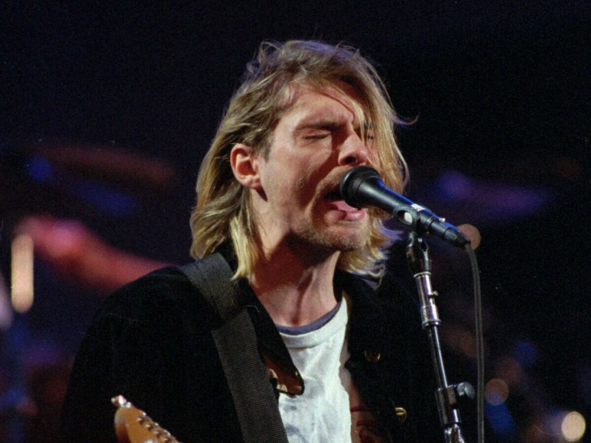    Курт Кобейн, вокалист группы Нирвана, во время записи MTV's Live и Loud Production в Сиэтле | © AP Photo / Robert Sorbo