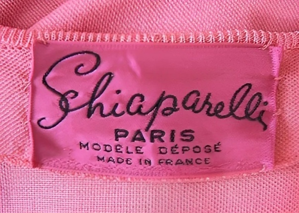 Этикетка Эльзы Скиапарелли