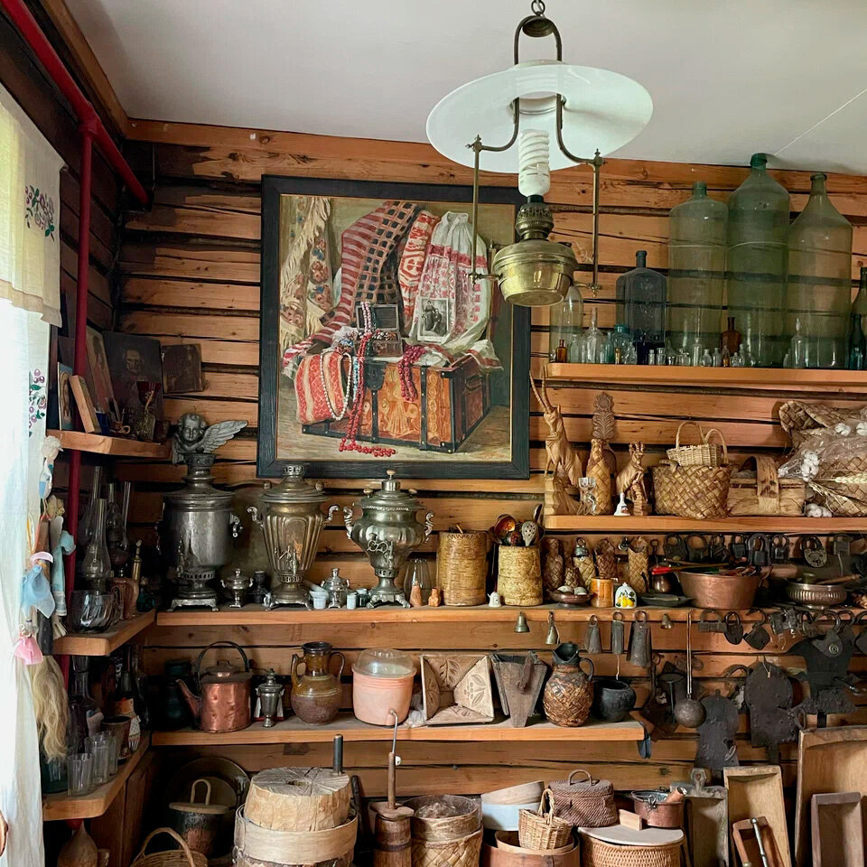 Помимо обширной экспозиции на территории музея есть вольер с белками. Групповые экскурсии важно бронировать заранее. Фото: Aqua / Яндекс Карты