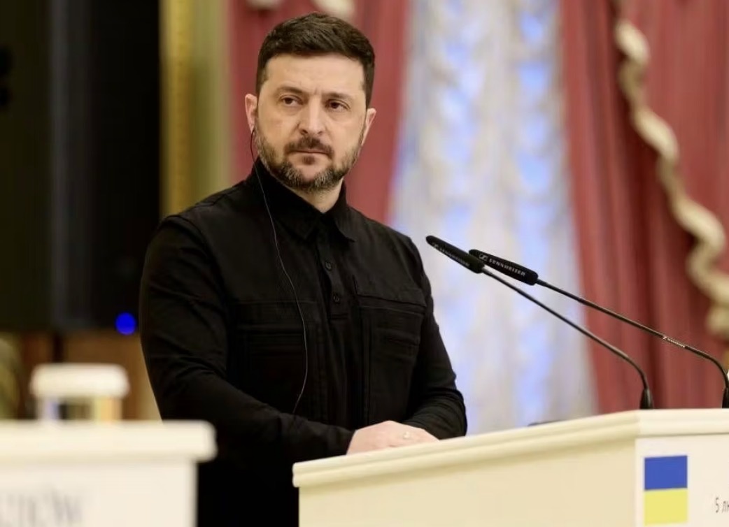 Владимир Зеленский сигнализирует о готовности к выборам. Критики видят в этом прежде всего тактический маневр ©️Украинская президентская администрация/imago
