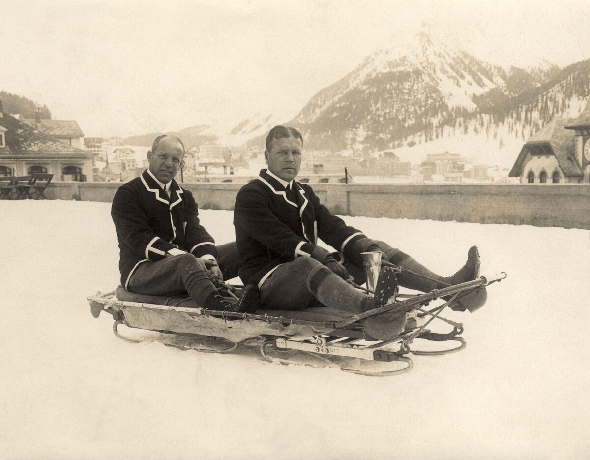   Первые сани в бобслее выглядели совсем просто - это фото было сделано 2 февраля 1912 года во время Кубка Голландии по бобслею.Legion-Media