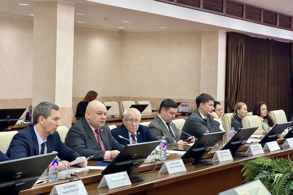    Марат Сафиуллин напомнил, что КФУ с партнерами выиграл грант на 250 млн рублей на создание технологического парка «Малотоннажные химические технологии». взято с сайта Госсовета РТ