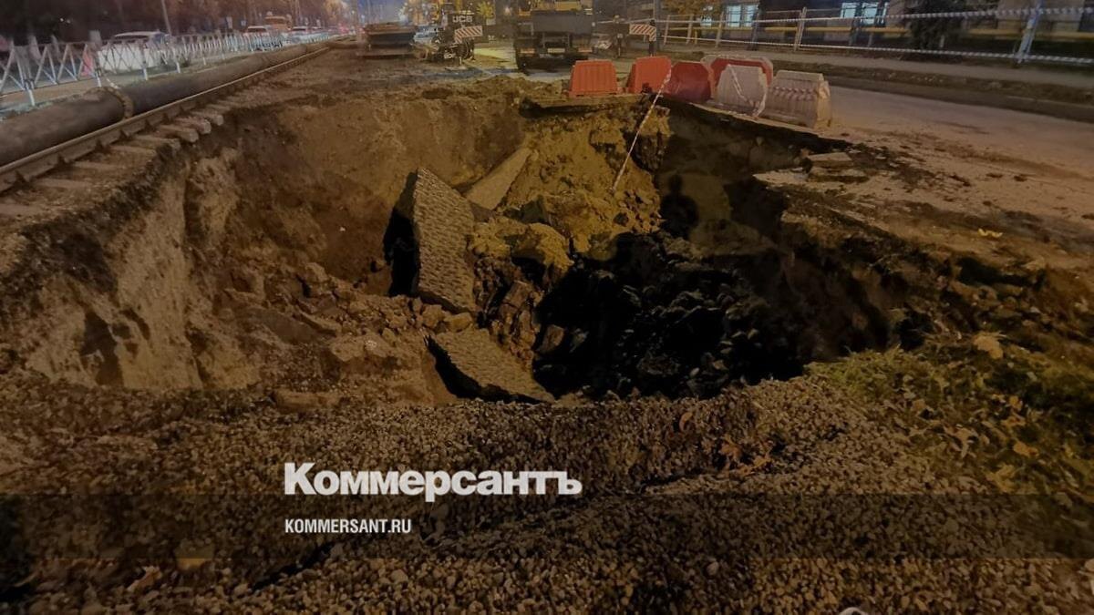 Провал грунта на улице Московская в Краснодаре. Источник: https://iy.kommersant.ru/SocialPics/7346657_49_2686343_1490388051