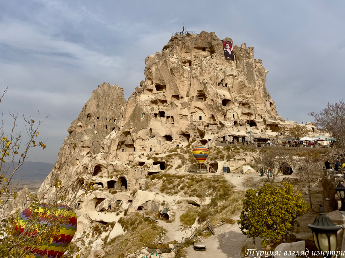 Крепость Учхисар напоминающая термитник