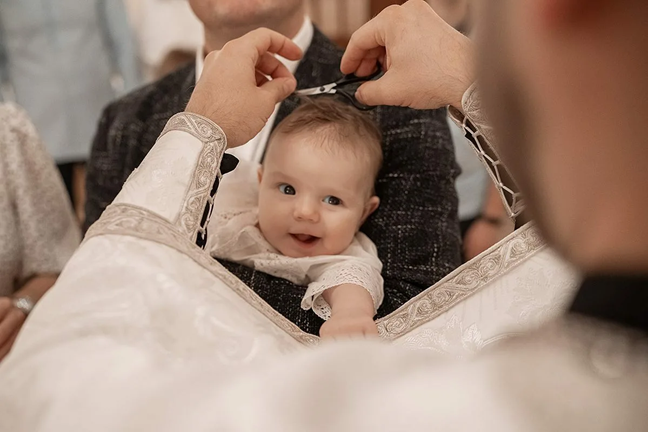 Пострижение младенца. Фото из открытого доступа