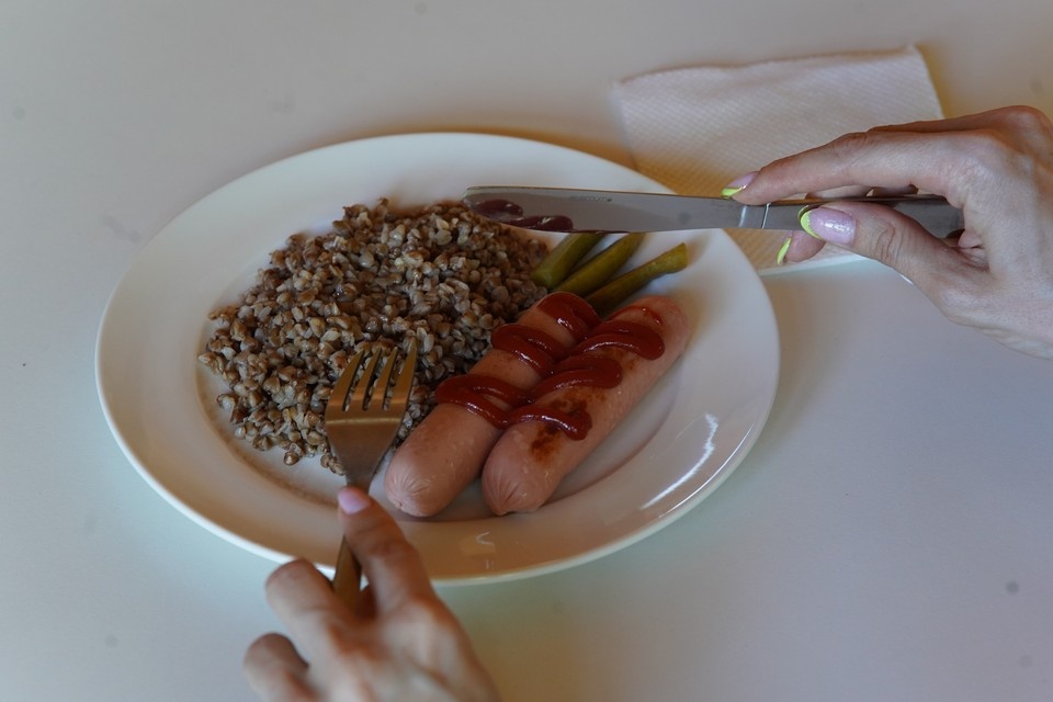    Ученики школы №39 из Петербурга, где отравилось 96 человек, ранее жаловались на столовую. Светлана МАКОВЕЕВА