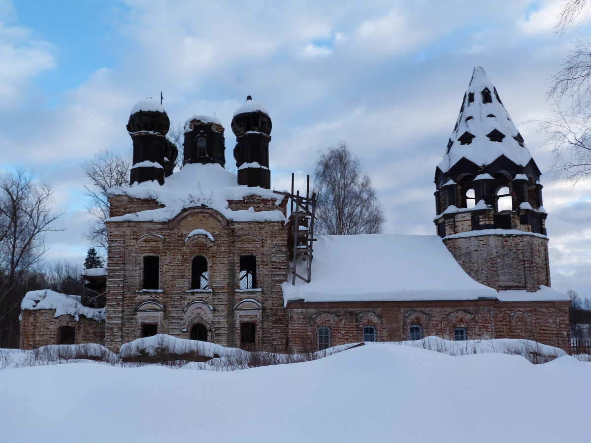 Церковь Успения Пресвятой Богородицы села Качалово Чернопенского сельского поселения Костромской области. Фото автора. →