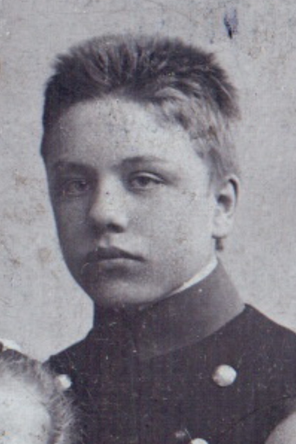 Сахаров Сергей Владимирович – мой прадед, Кострома, 1902 год. Фото из семейного архива автора. Листайте галерею, чтобы увидеть другие фото. →