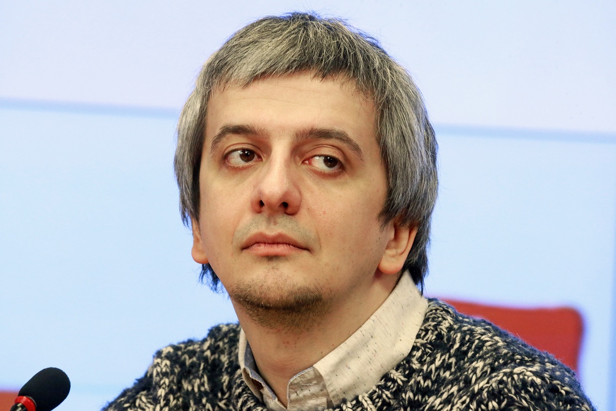    Театральный режиссер, постановщик спектакля "Лед" Константин Богомолов на пресс-конференции спектакля "ЛЁД" Национального театра Варшавы. 2014 год/Александр Натрускин/ РИА Новости