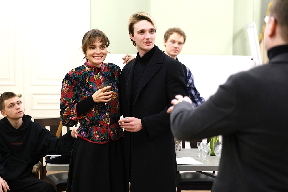    Ангелина Стречина (Елена ТурбинаТальберг) и Иван Трушин (играет Леонида Шервинского) на репетиции спектакля "Белая гвардия". / Евгений Люлюкин