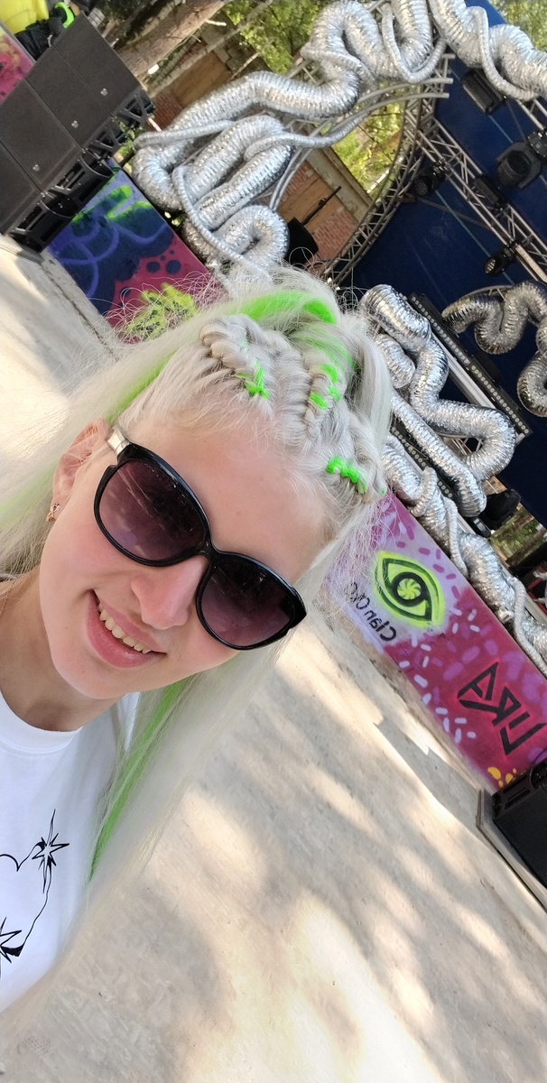 До недавнего времени в чате комментарии была такая ава. Я ее поменяла как и название чата 