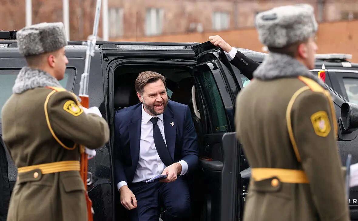    Джей Ди Вэнс Фото: Kevin Lamarque / Reuters Полина Котова