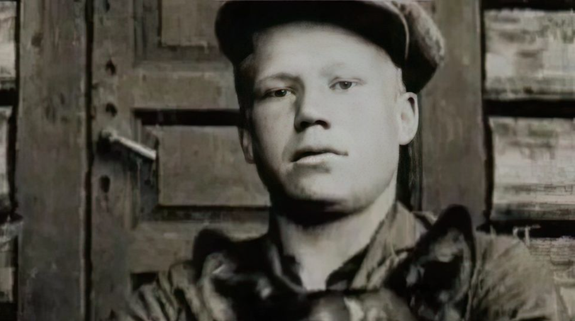 Михаил Пуговкин в юности (1939 год)