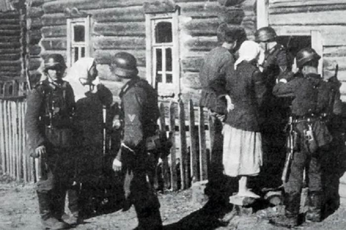 Немцы в оккупированной деревне