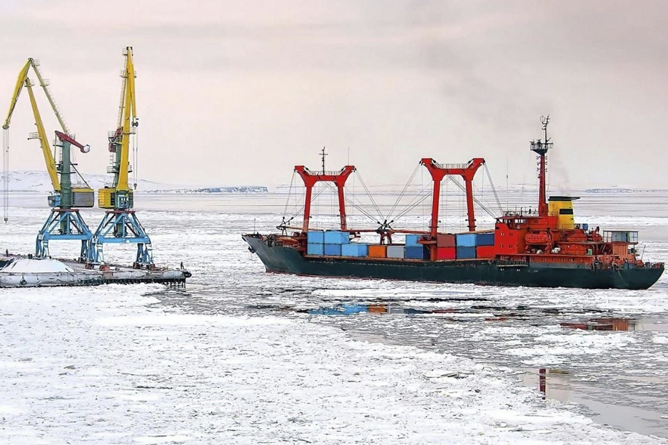    Предприятия Петербурга заработали более 61 млрд рублей в 2025 году. Фото: t.me/smolnypress