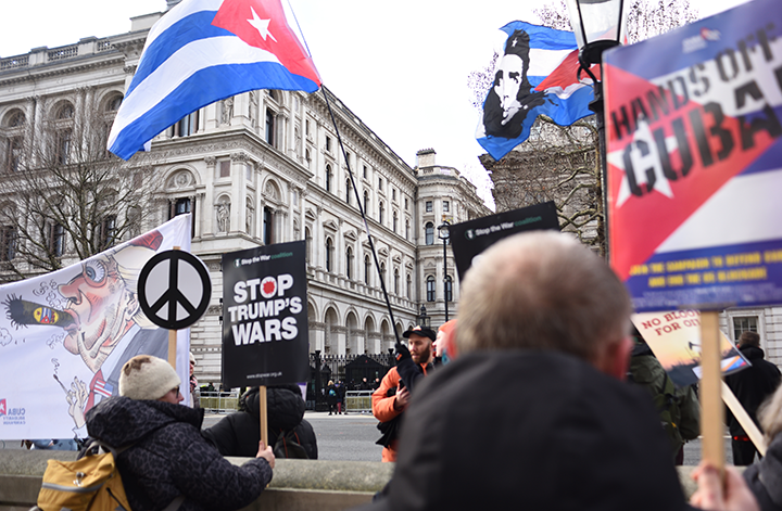 Трамп превратил мир в джунгли - международное право мертво, добиваться языком больше ничего не получится, если нет под рукой военной силы, чтобы свои слова ею подкрепить. Фото: Donovan Elmes/Shutterstock