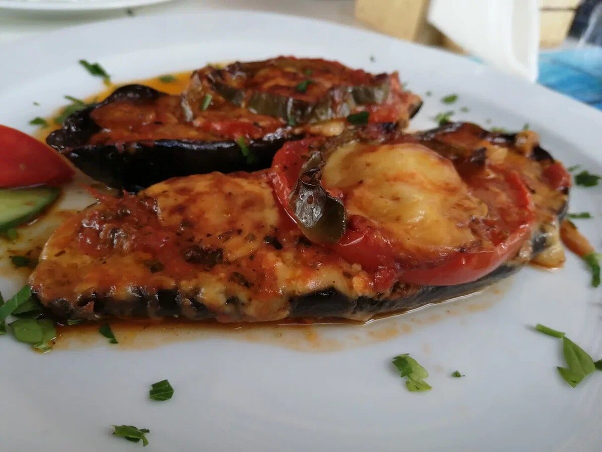 Запеченные баклажаны в одной греческой таверне. Фото автора