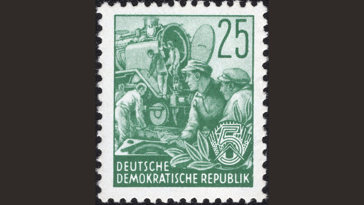 1. Германская Демократическая Республика, 1953 год, № 372. Рабочий на реконструкции паровоза БР 52. Пятилетний план.