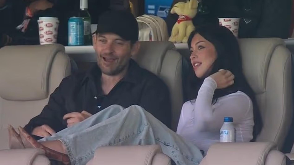    Тоби Магуайр и Мишка Сильва. Фото: Daily Mail